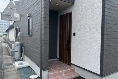 RVパーク GUNPAKU maebashi：宿泊棟の入口