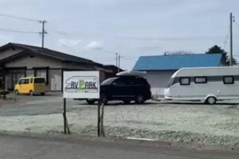RVパーク鹿中 入口の看板と駐車場